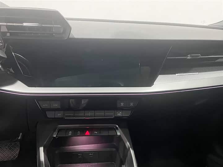 Audi A3 2024 Sportback 35 TFSI Sport — фото 11