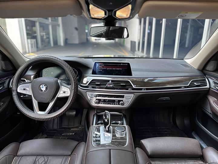 BMW 7 Series рестайлинг 730Li люкс-пакет — фото 14