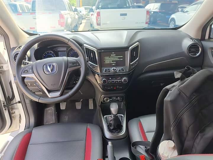 Changan CS15 2016 1.5 L MT — фото 10