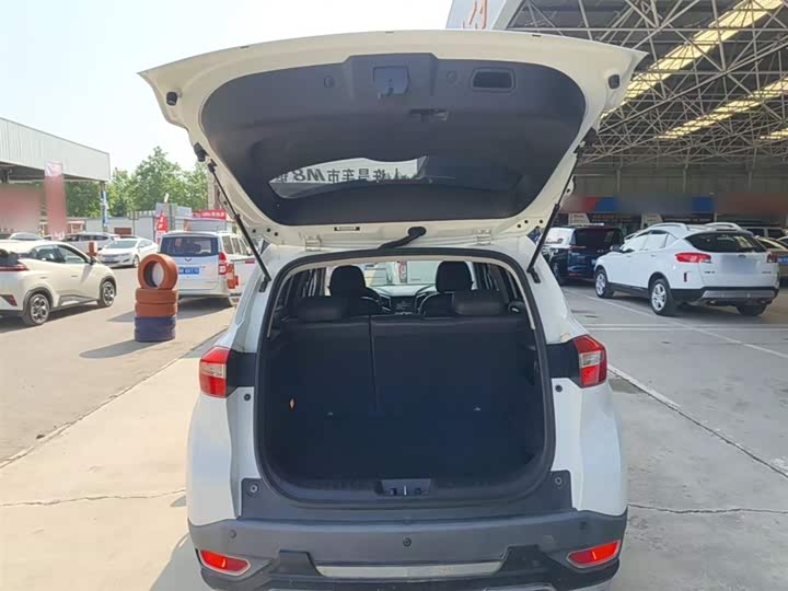 Changan CS15 2016 1.5 L MT — фото 19