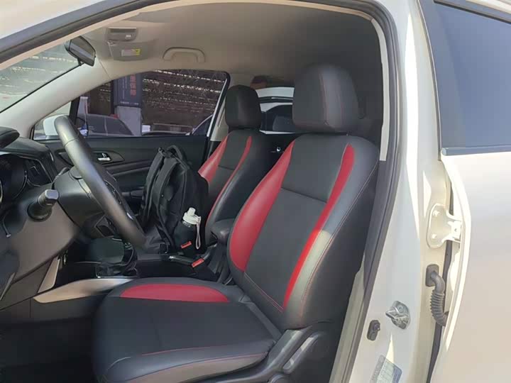 Changan CS15 2016 1.5 L MT — фото 15
