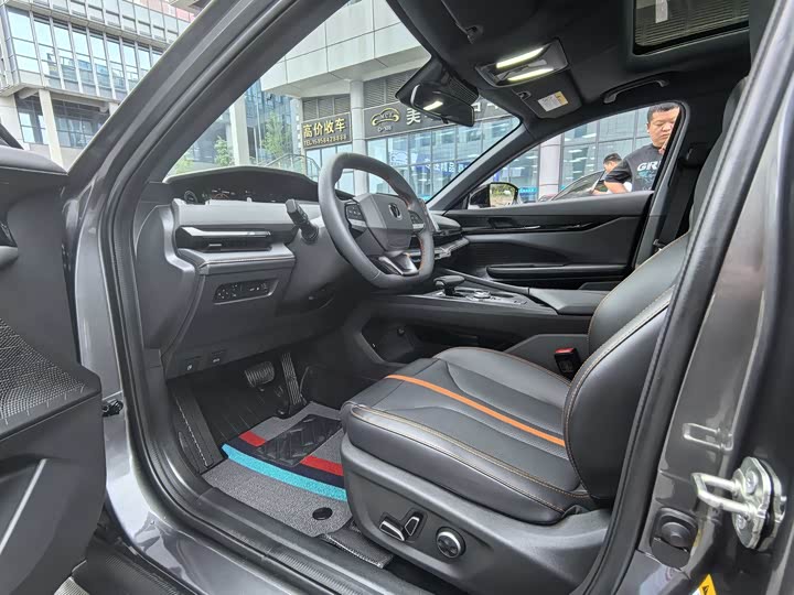 Changan UNI-V 2024 1.5 T Premium — фото 7