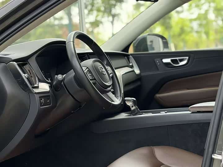 Volvo XC60 2020 T 5 4 WD — фото 9