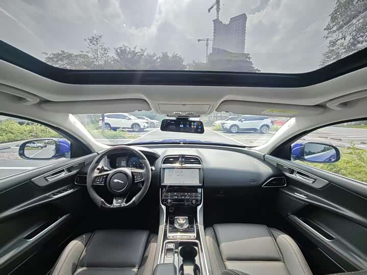 Jaguar XEL 2019 2.0 T 200 PS — фото 9