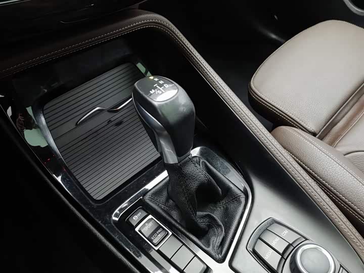 BMW X1 2018 s Drive 18 Li — фото 13
