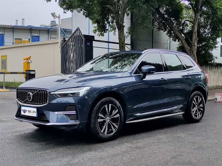 Volvo XC60 2024 B 5 4 WD — фото 1