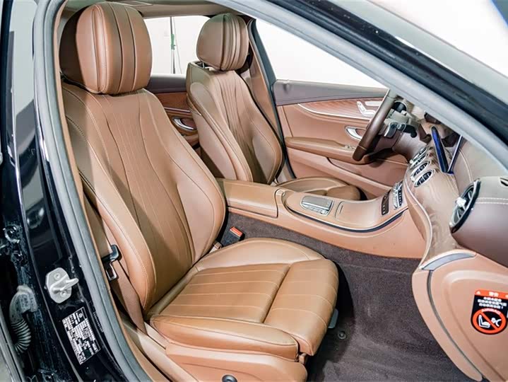 Mercedes-Benz E-Class 2022 E 350 e L — фото 19
