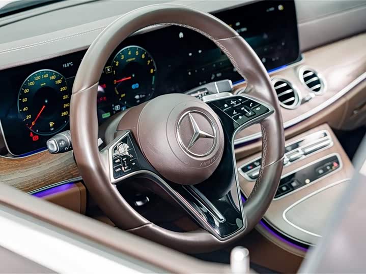 Mercedes-Benz E-Class 2022 E 350 e L — фото 9