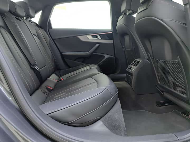 Audi A4L 2024 40 TFSI quattro RS — фото 8