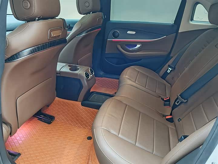 Mercedes-Benz E-Class 2019 E 300 L — фото 13