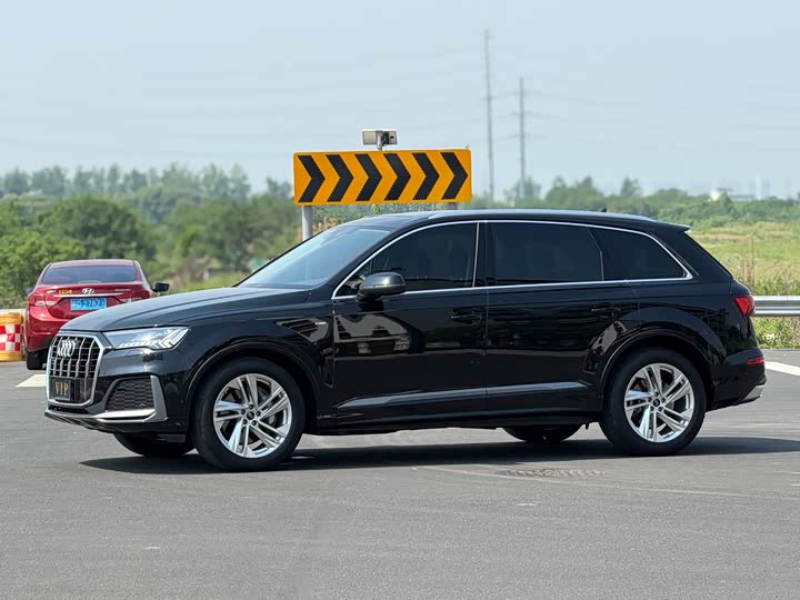 Audi Q7 2023 45 TFSI quattro S line Sport — фото 1