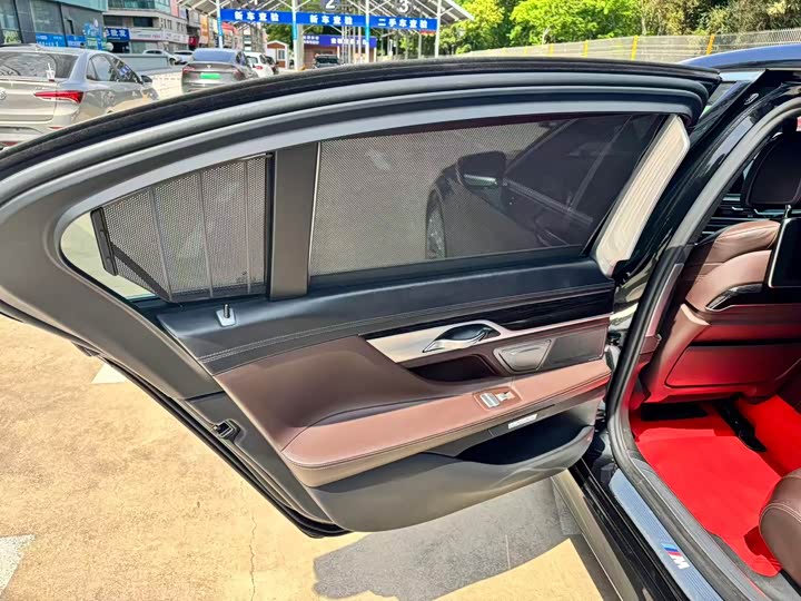 BMW 7 Series — фото 10