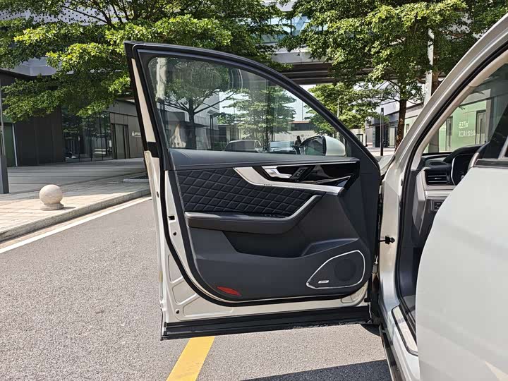 Hongqi HS5 2019 2.0 T 4 WD — фото 15