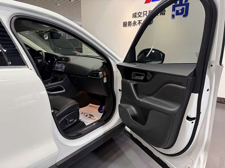 Jaguar F-PACE 2019 2.0 T 2 WD — фото 19