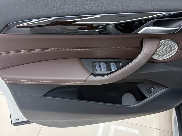 BMW X1 sDrive20Li премиум — фото 7