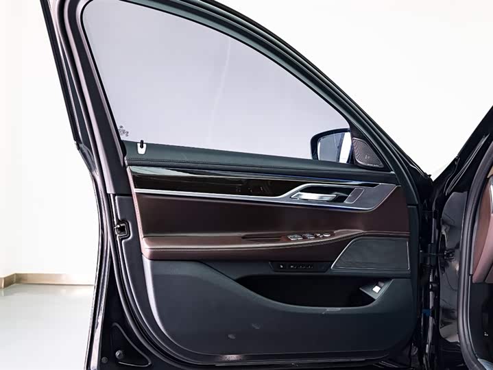 BMW 7-Series 2021 730 Li — фото 10