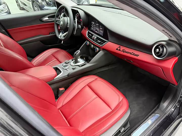 Alfa Romeo Giulia 2020 2.0 T 280 HP — фото 13