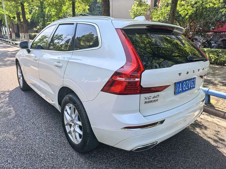 Volvo XC60 T5 полный привод спорт — фото 7
