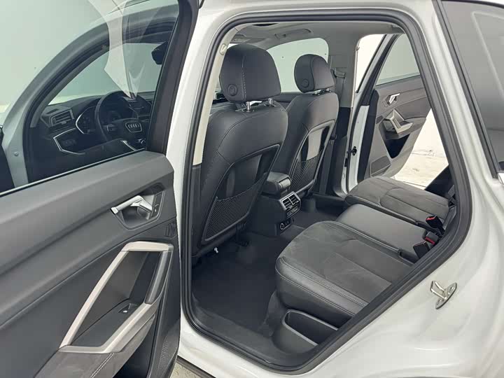 Audi Q3 2023 35 TFSI (1.4 T) — фото 15