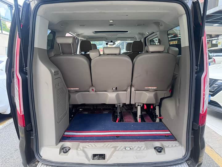Ford Tourneo — фото 15