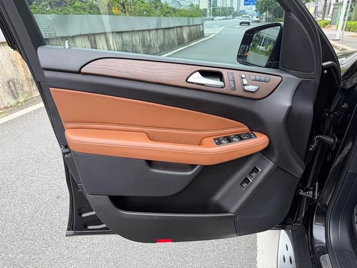 Mercedes-Benz GLS 2016 GLS 400 4 MATICLuxury — фото 12