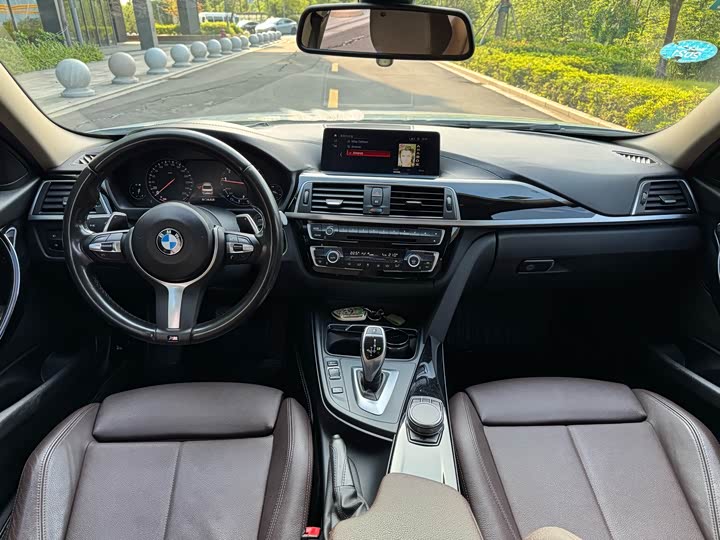 BMW 3-Series 2018 320i M — фото 8