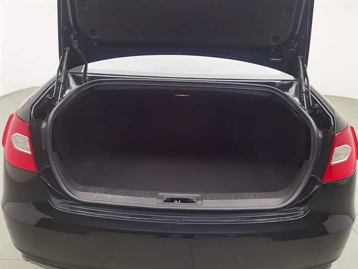 Hongqi H7 2015 2.0 T Luxury — фото 16