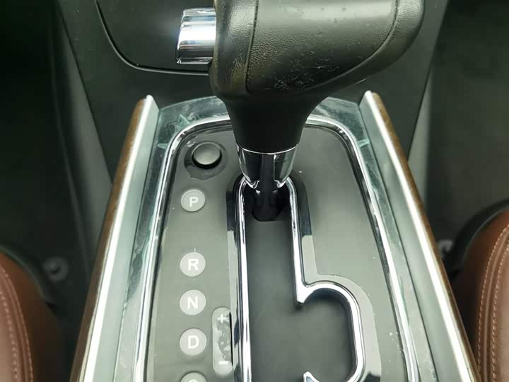 Hongqi H7 2015 2.0 T Luxury — фото 13