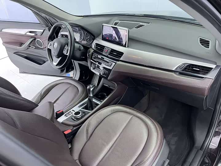 BMW X1 2016 s Drive 18 Li — фото 10