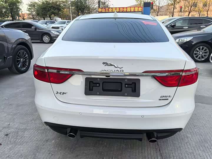 Jaguar XF 2016 XF 2.0 T 2 WD — фото 3
