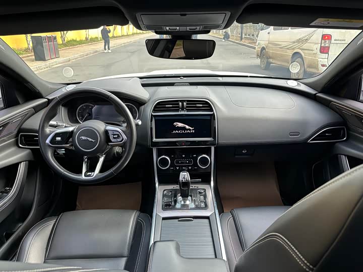 Jaguar XEL 2021 2.0 T 200 PS R-DYNAMIC — фото 9