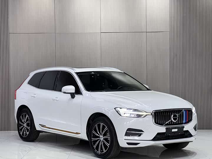 Volvo XC60 2020 T 5 4 WD — фото 3