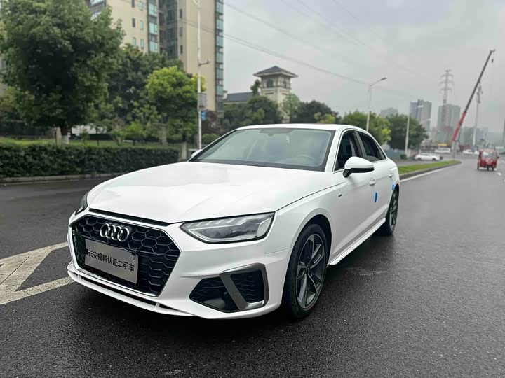 Audi A4L 2022 40 TFSI — фото 1