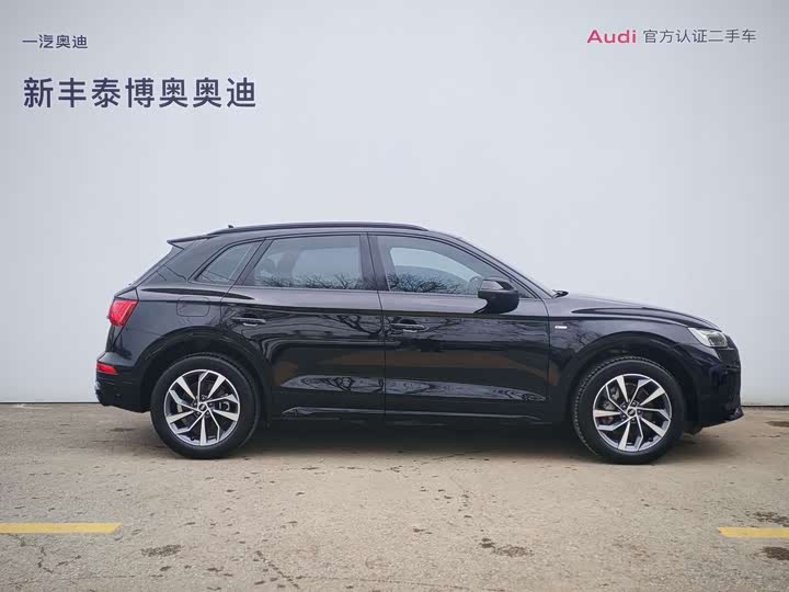 Audi Q5L 2023 40 T — фото 4