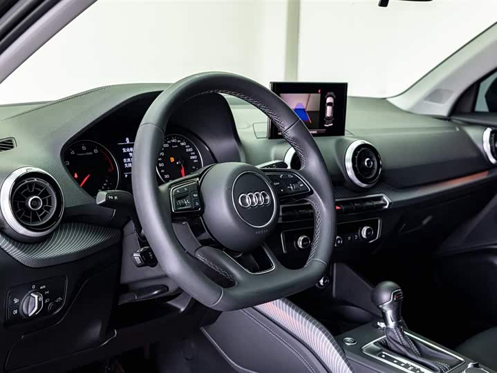 Audi Q2L 2024 35 TFSI — фото 18