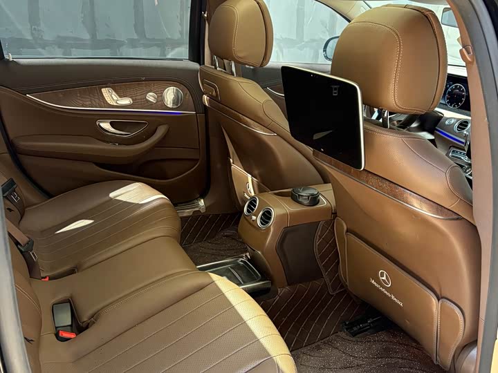 Mercedes-Benz E-Class 2019 E 300 L — фото 14