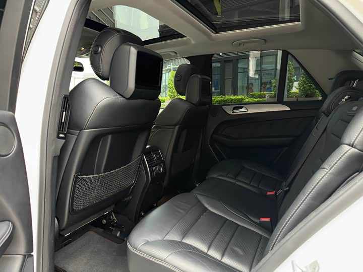 Mercedes-Benz M-Class 2015 AMG ML 63 — фото 8