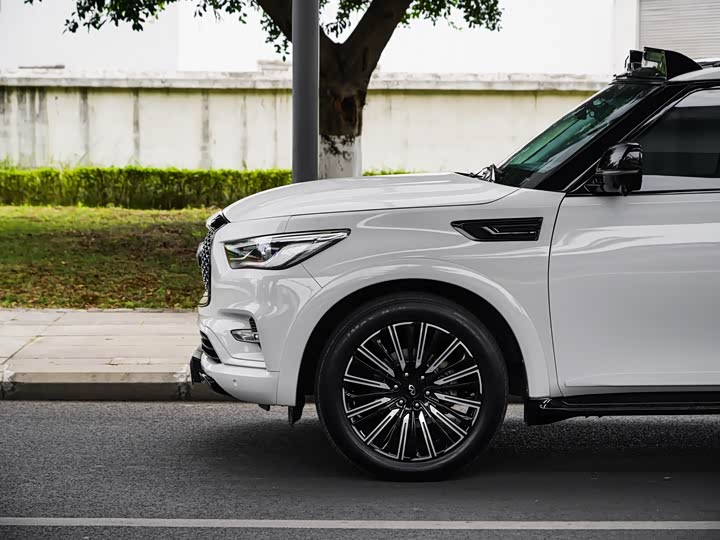 Infiniti QX 80 2016 5.6 L 4 WD — фото 18