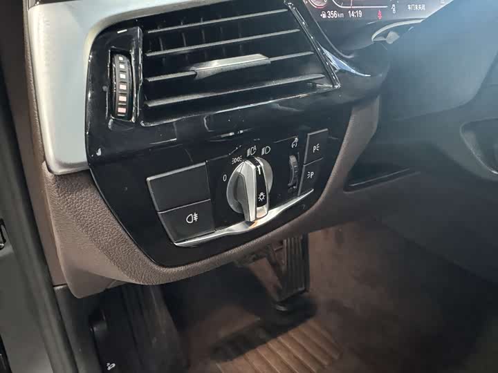 BMW 5-Series 2021 530 Li Leading M — фото 17