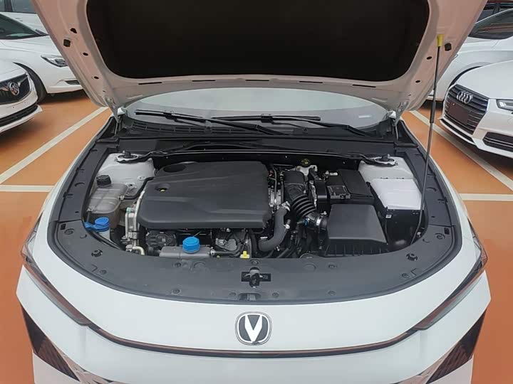 Changan UNI-V 2024 1.5 T — фото 20