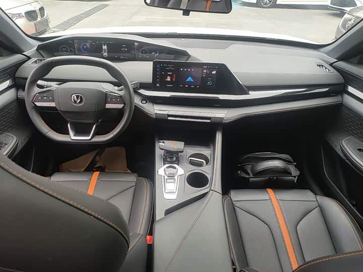 Changan UNI-V 2024 1.5 T — фото 10