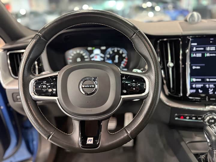 Volvo XC60 2018 T 5 4 WD — фото 14