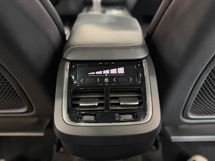 Volvo XC60 2018 T 5 4 WD — фото 15