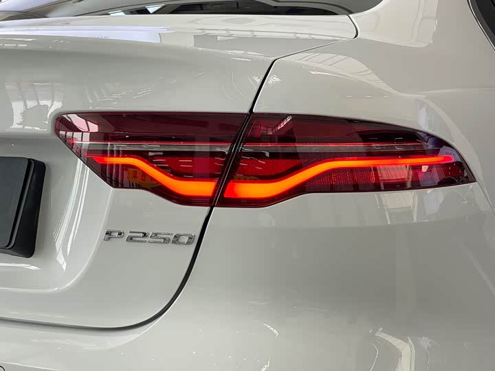Jaguar XEL 2021 2.0 T 250 PS R-DYNAMIC S — фото 30