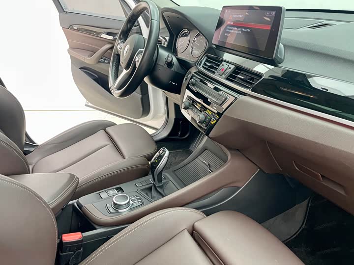 BMW X1 2021 s Drive 25 Li Leading — фото 15