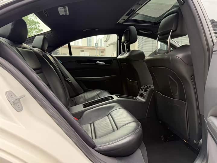 Mercedes-Benz CLS 2015 AMG CLS 63 4 MATIC — фото 3