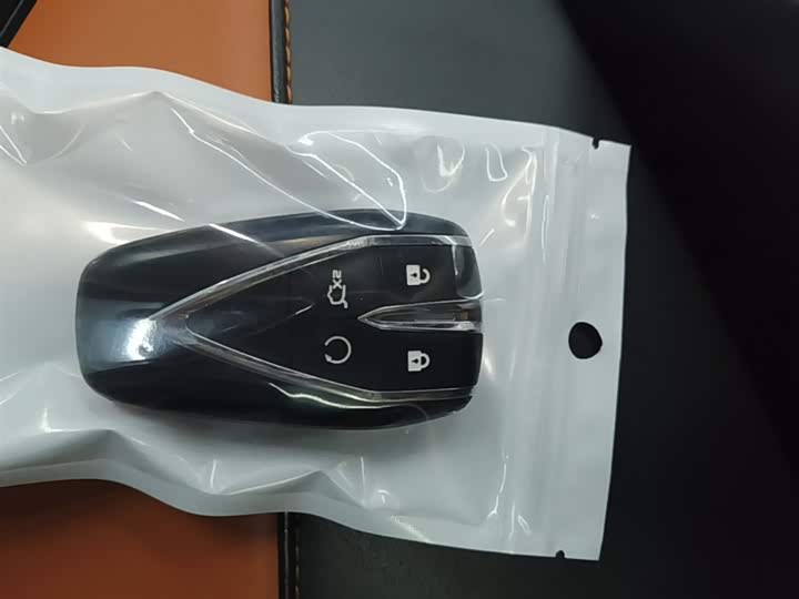 Changan UNI-V 2022 1.5 T Premium — фото 9