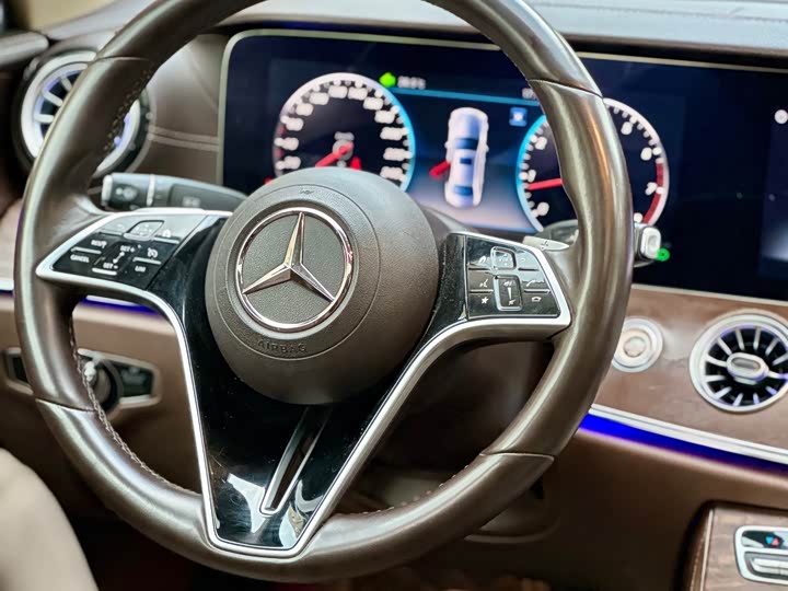 Mercedes-Benz E-Class 2019 E 300 L Luxury — фото 9