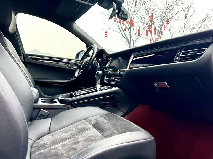 Porsche Macan 2018 Macan 2.0 T — фото 6