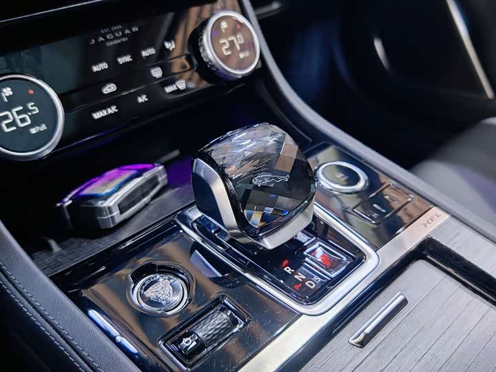 Jaguar XFL 2023 XFL 2.0 T P 200 2 WD — фото 9